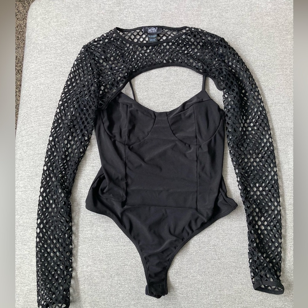 Fashion Nova NWOT Just Polly Bodysuit and Over Sleeves Set Black Large
